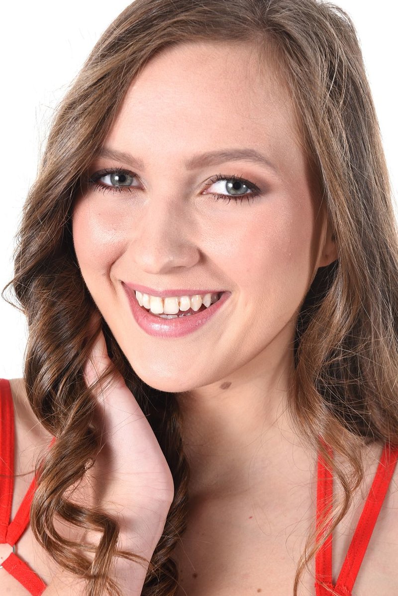 Лиза, 27